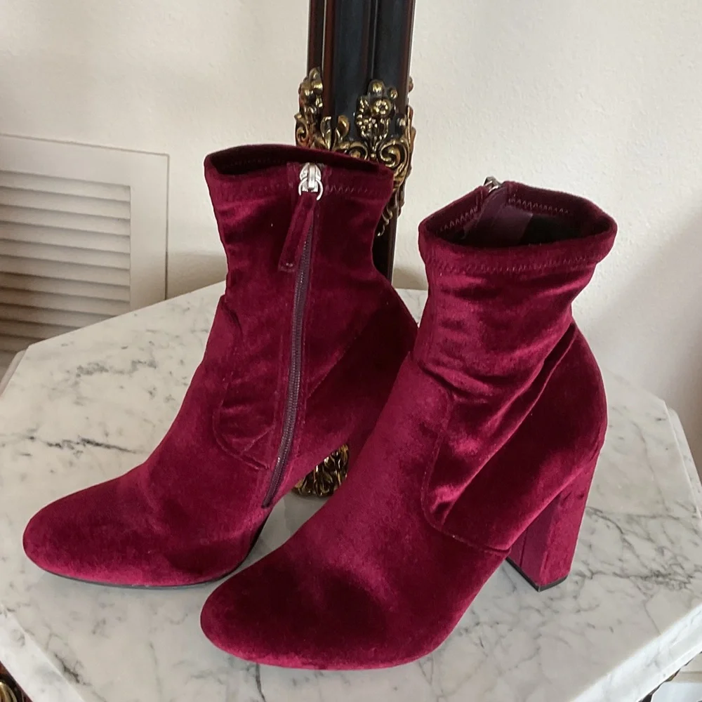 💜Steve Madden Velvet Heeled Boots Booties- Rich Burgundy - Picture 3 of 5